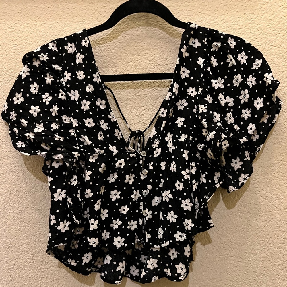Forever 21 | Black Floral Crop Blouse